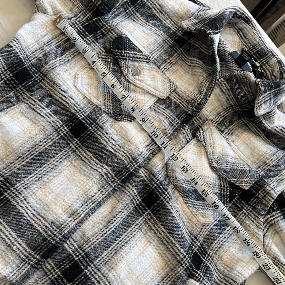 RSQ neutral color shacket relaxed fit plaid medium flannel pockets - Picture 10 of 11